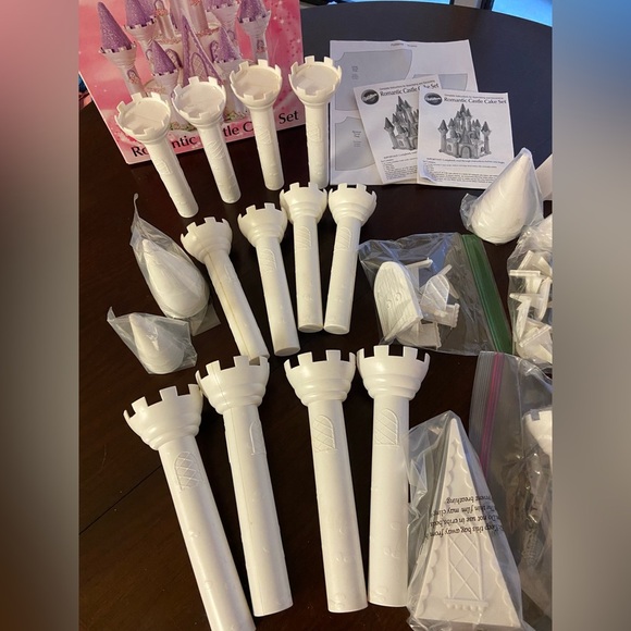 Wilton Romantic Castle Cake Making Set 32 Piece Complete Set PLUS a 2nd Partial - Picture 5 of 12